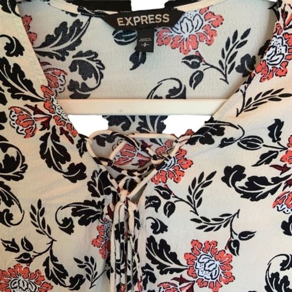 Express Floral Blouse Size Small Petite - Picture 3 of 5